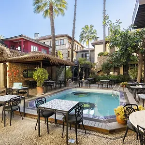 Excellent Flat Near Hadrians Gate Antalya